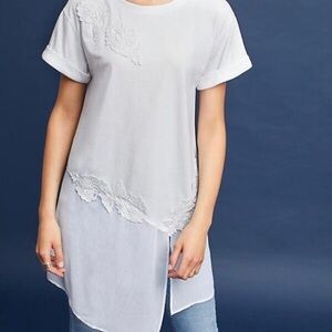 Akemi +Kim White Floral Embroidered Tunic Top
